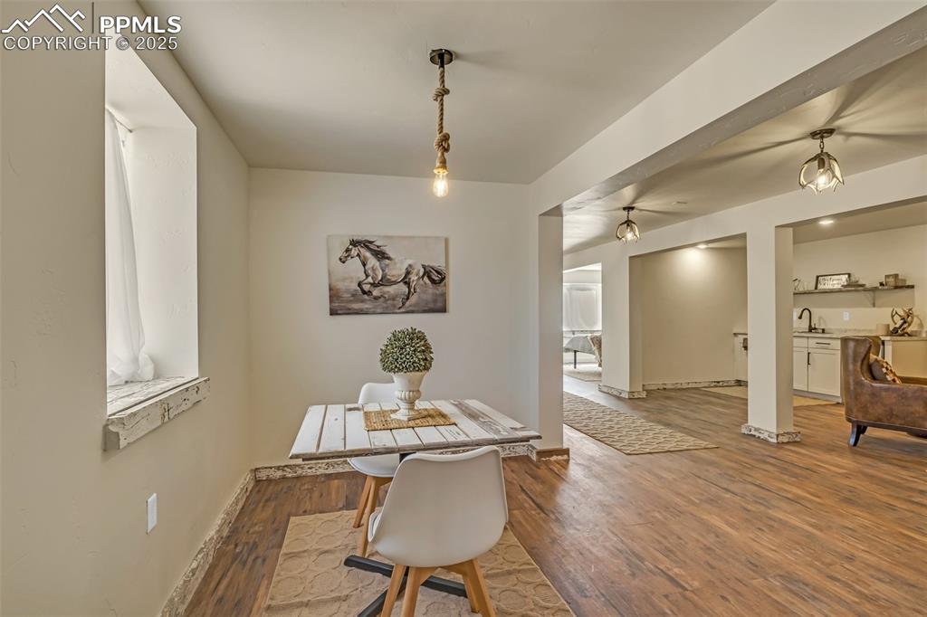 Image 30 of 33: Dining Area