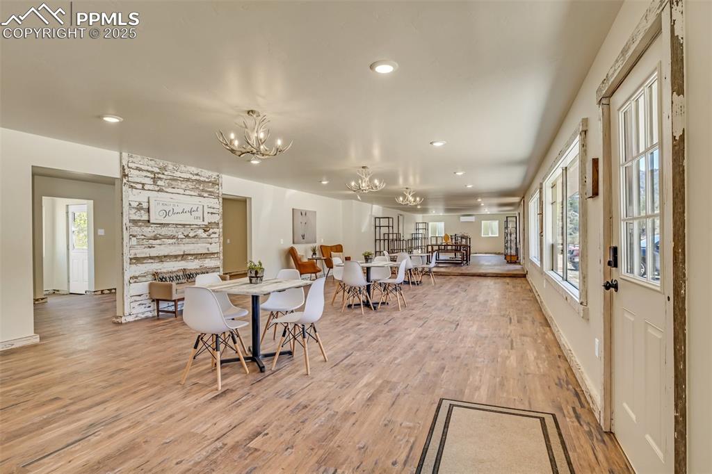 Image 4 of 33: Dining Area