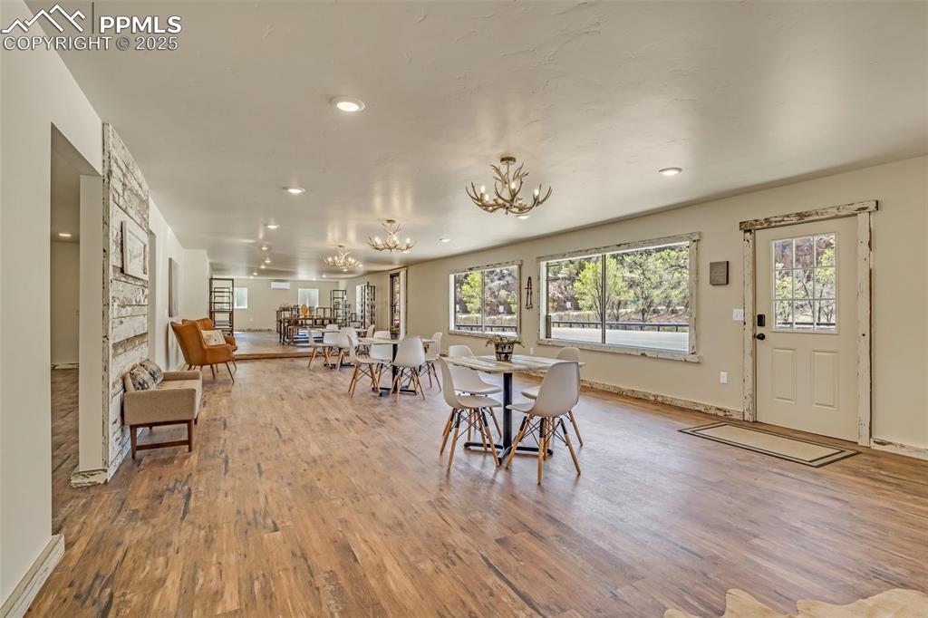 Image 6 of 33: Dining Area