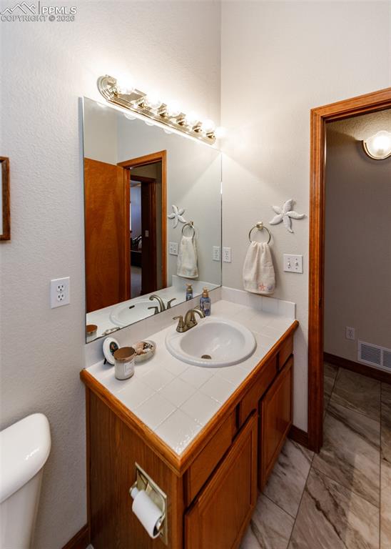 Image 27 of 50: Bathroom