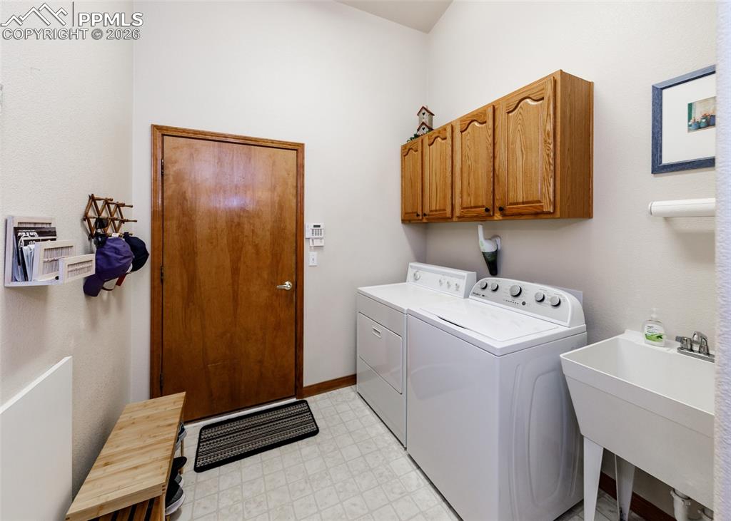 Image 28 of 50: Laundry