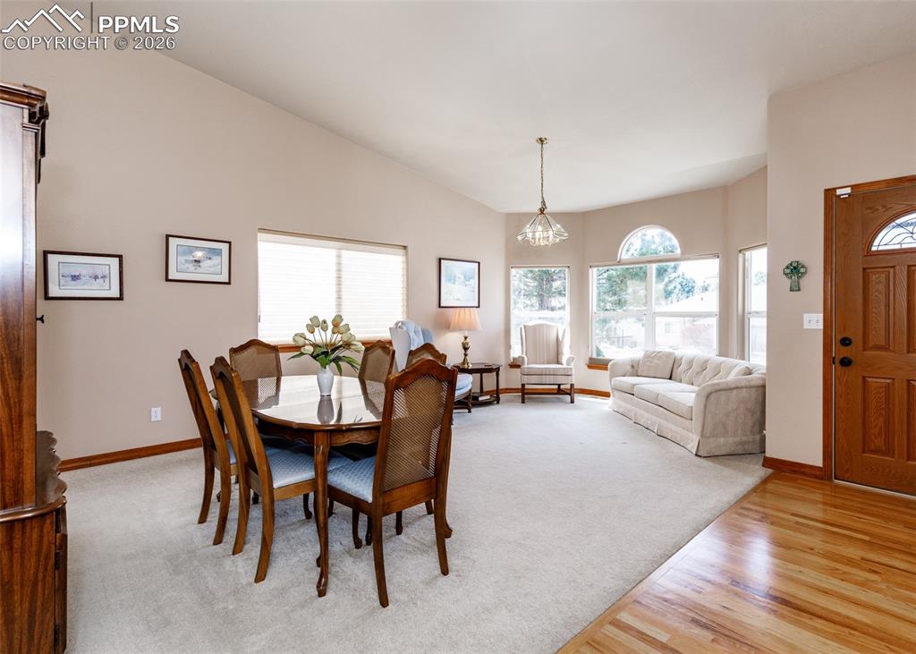 Image 3 of 50: Dining Area