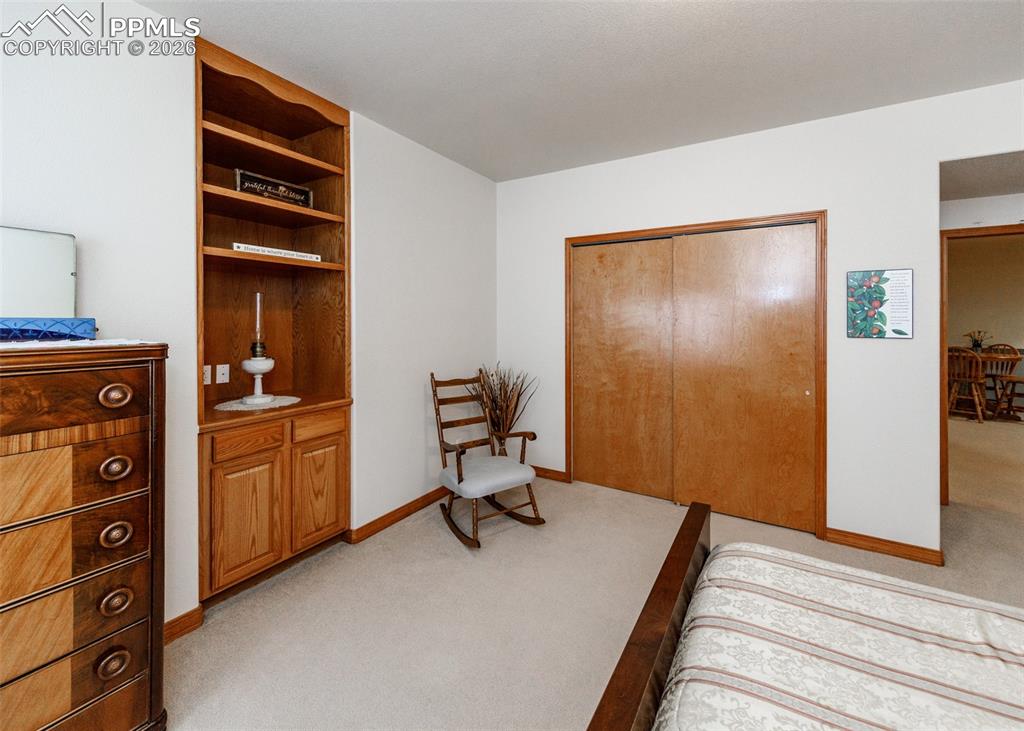 Image 36 of 50: Bedroom