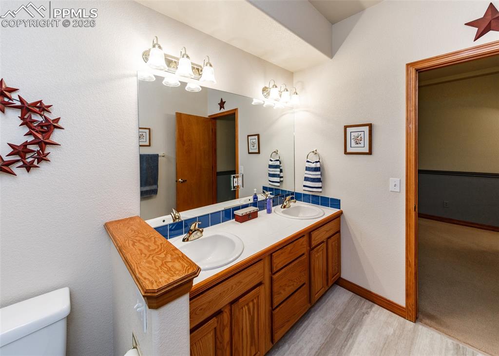 Image 37 of 50: Bathroom