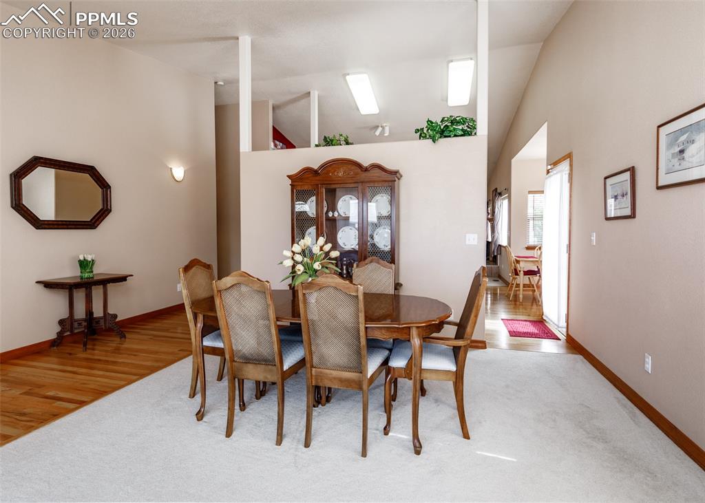 Image 4 of 50: Dining Area