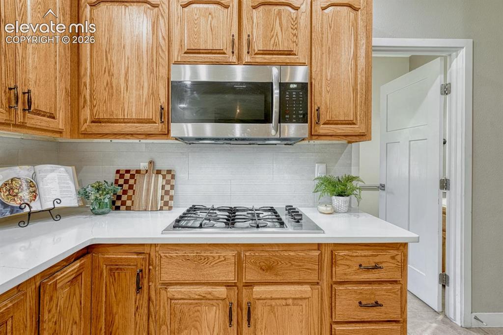 Image 9 of 50: Kitchen