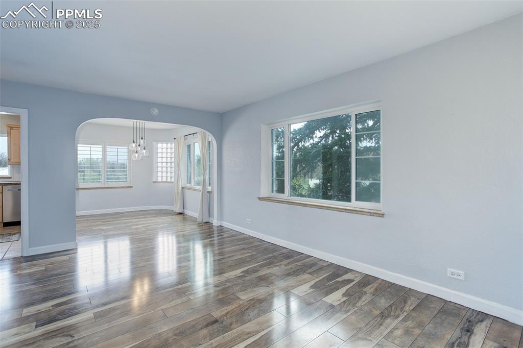 Image 17 of 37: Living Room