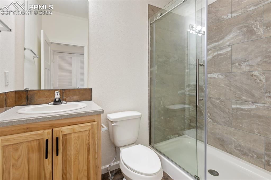 Image 7 of 15: 3/4 bathroom