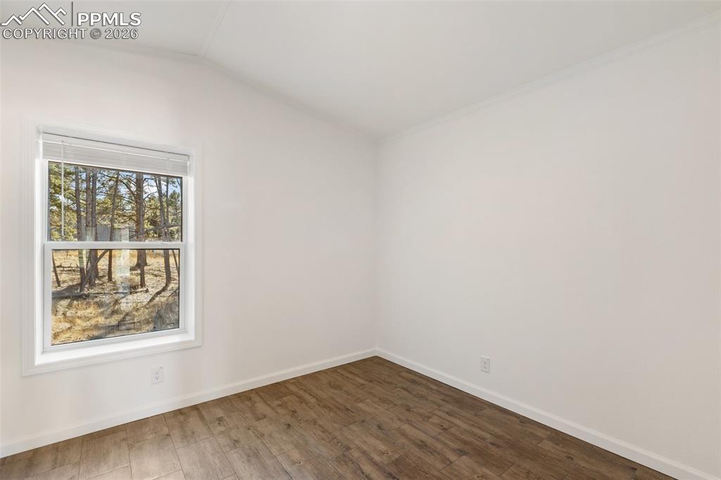 Image 8 of 15: Bedroom