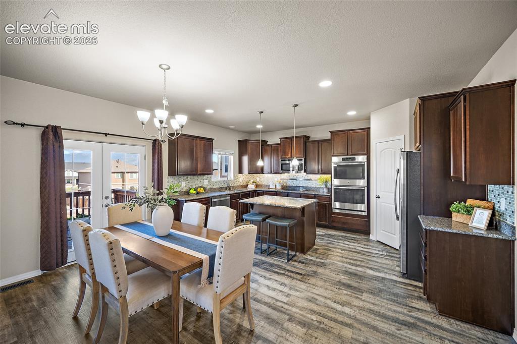 Image 10 of 38: Dining Area