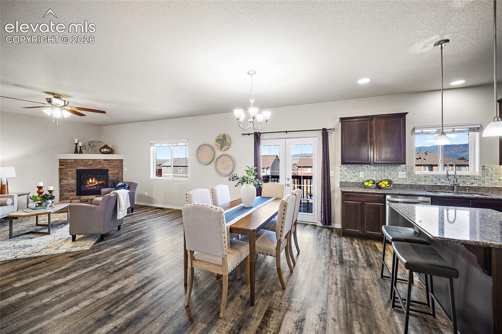 Image 11 of 38: Dining Area
