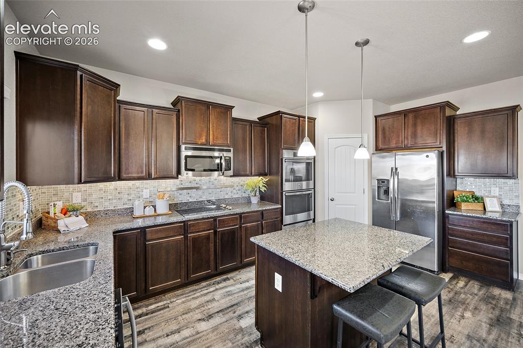 Image 12 of 38: Double ovens 
