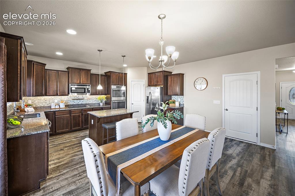 Image 9 of 38: Dining Area