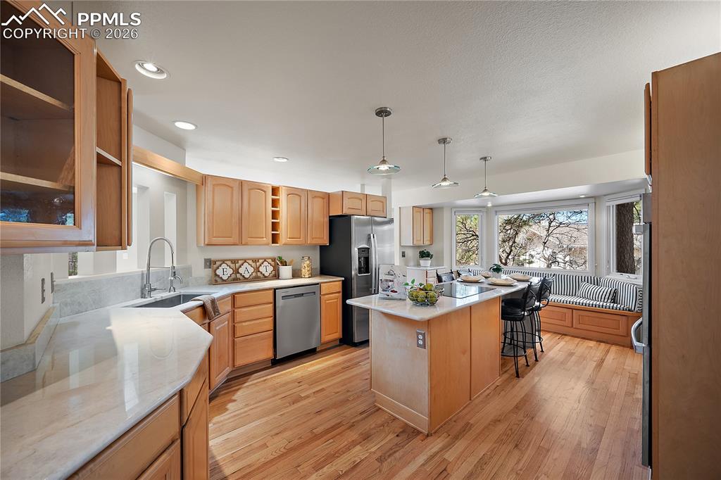 Image 18 of 49: Plenty of counter and cabinet space.