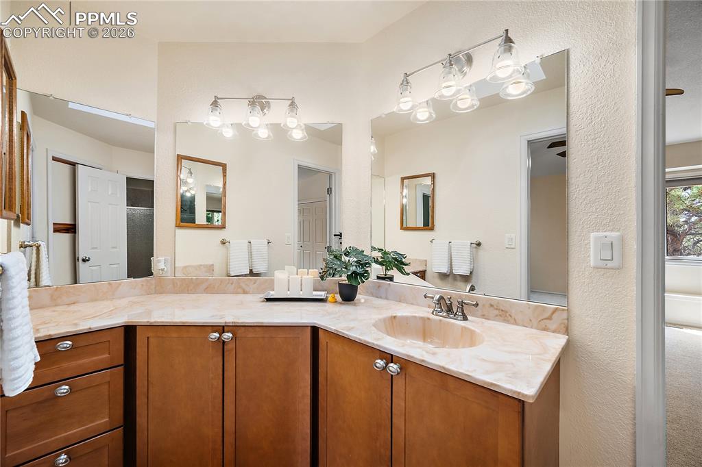 Image 23 of 49: Jack n Jill bath