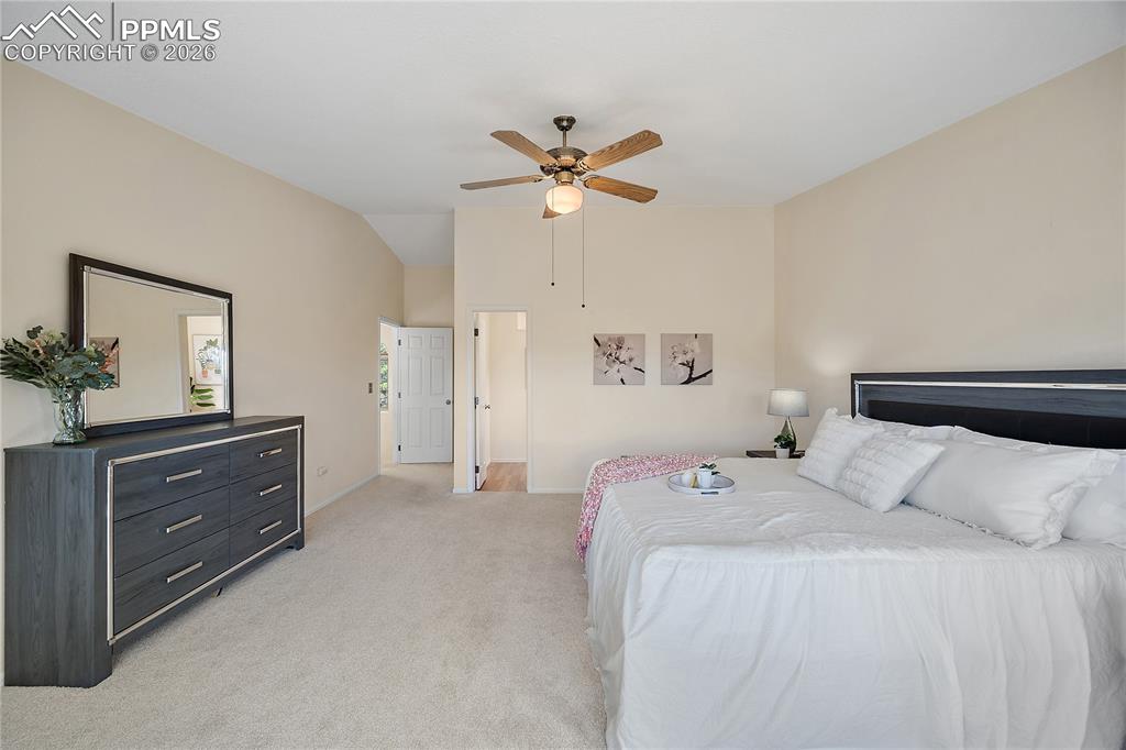 Image 27 of 49: Attached 5 piece ensuite bath with large walk in closet.