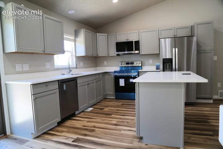 Image 15 of 23: Kitchen