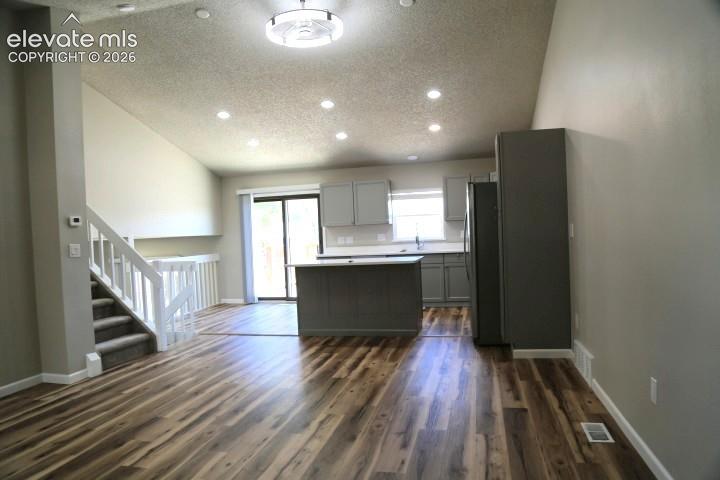 Image 17 of 23: Kitchen