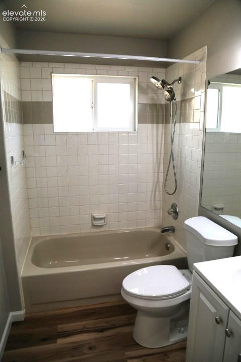 Image 19 of 23: Bathroom