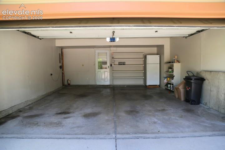Image 4 of 23: Garage