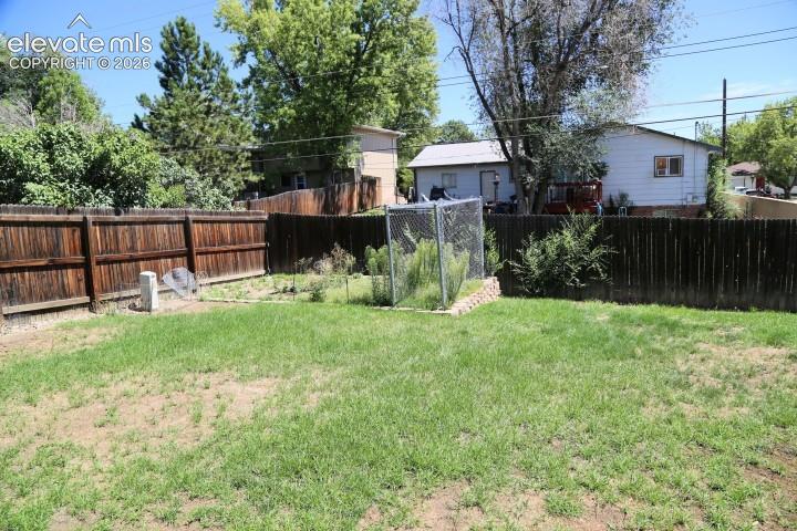 Image 6 of 23: Yard