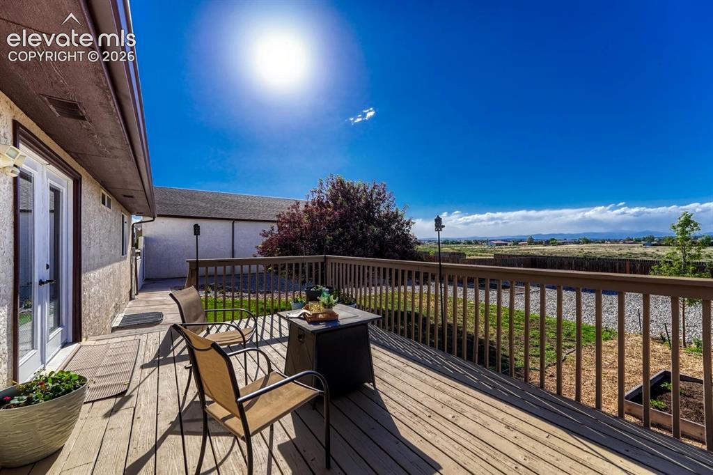 Image 9 of 50: Deck
