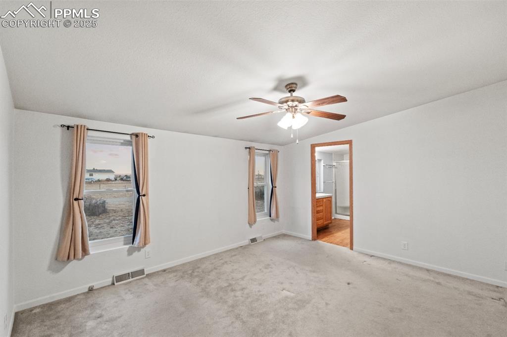 Image 12 of 32: Bedroom