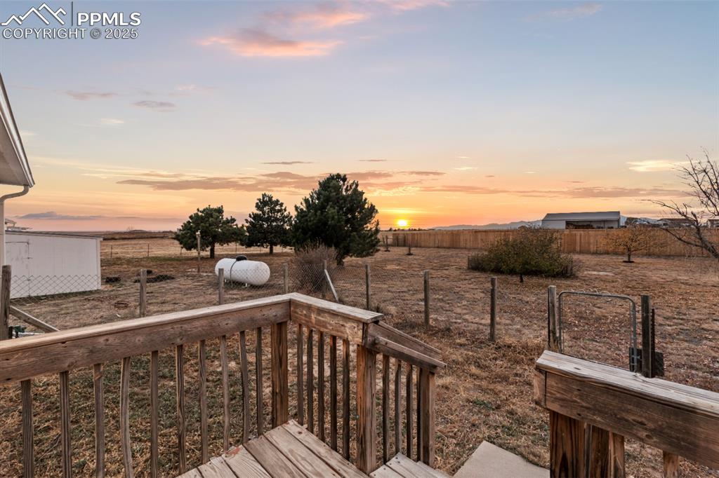 Image 15 of 32: Deck