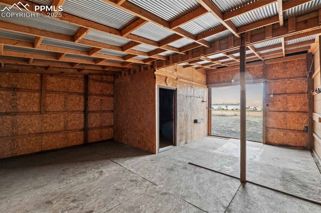 Image 22 of 32: Stable