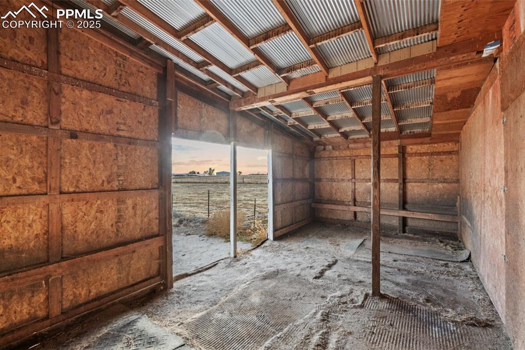 Image 23 of 32: Stable