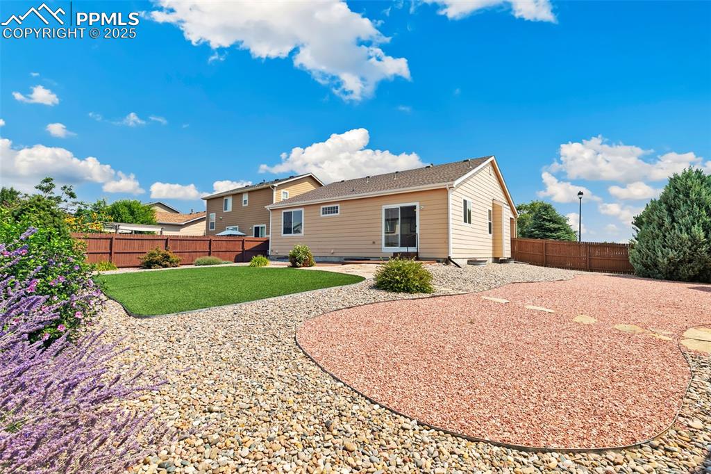 Image 27 of 28: Large, beautiful xeriscaped yard.