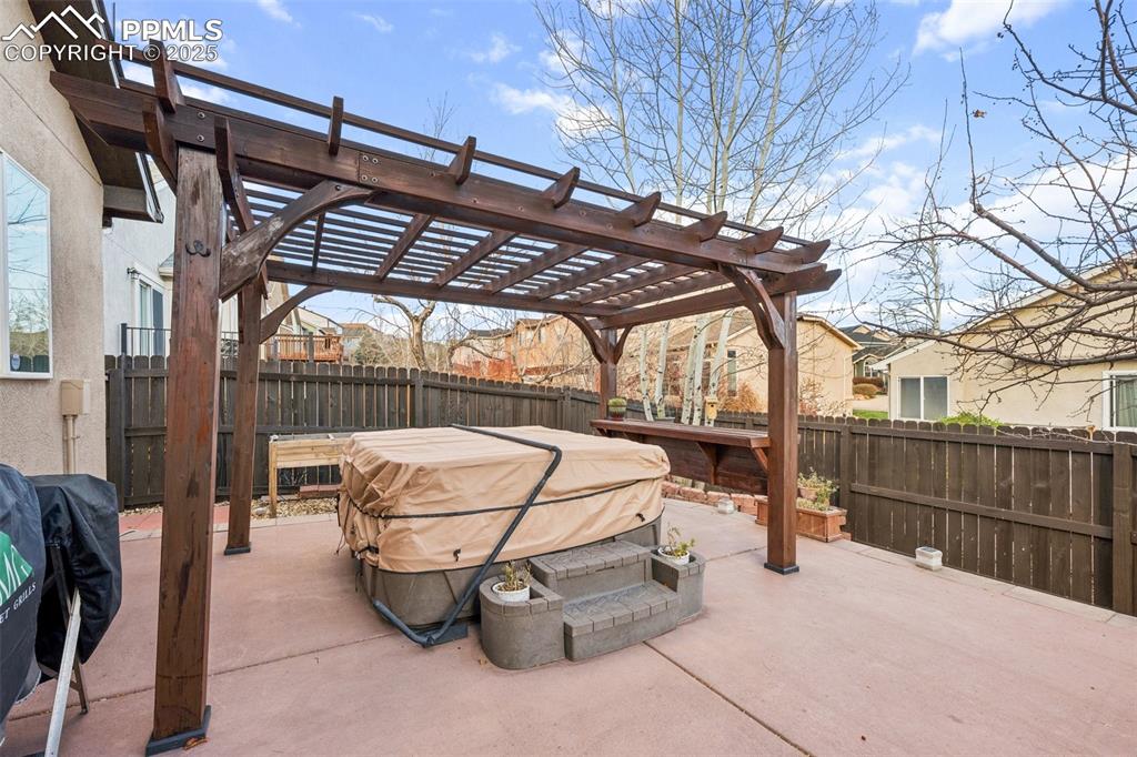 Image 14 of 45: Hot Tub included with house