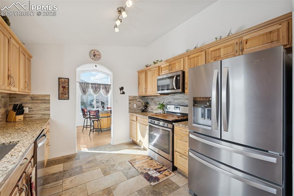 Image 24 of 45: Kitchen