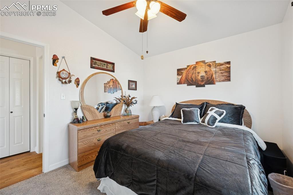 Image 34 of 45: Bedroom