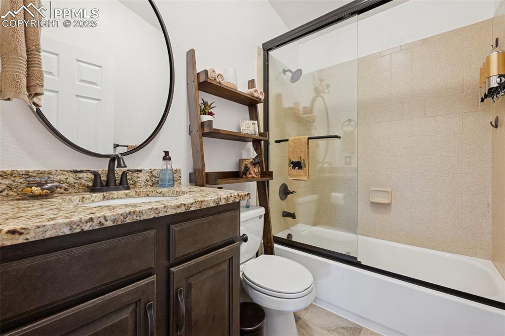 Image 35 of 45: Guest bathroom