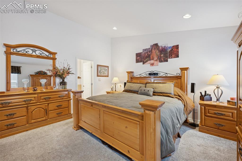 Image 37 of 45: Bedroom