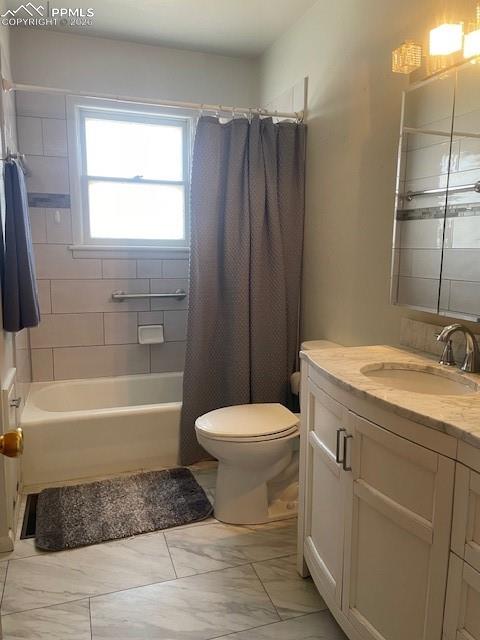 Image 10 of 12: Bathroom