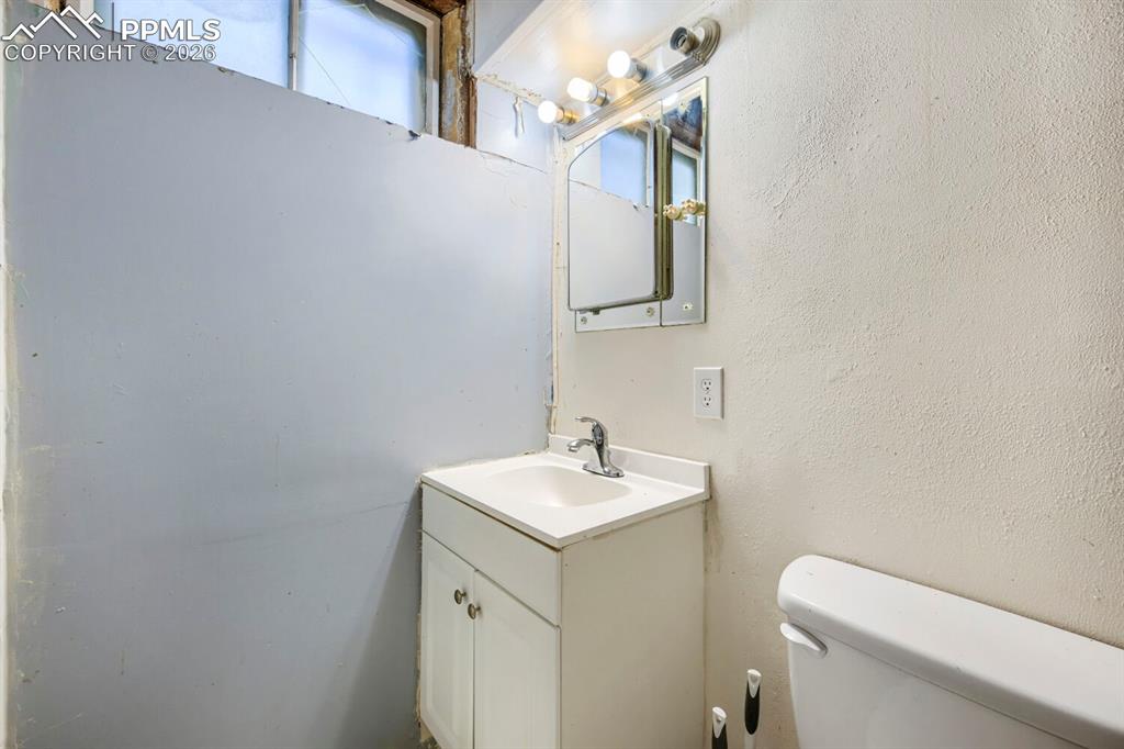 Image 13 of 19: Bathroom
