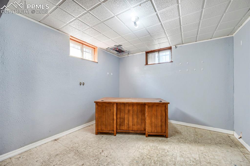 Image 15 of 19: Office