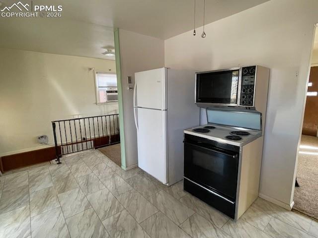 Image 4 of 12: Kitchen