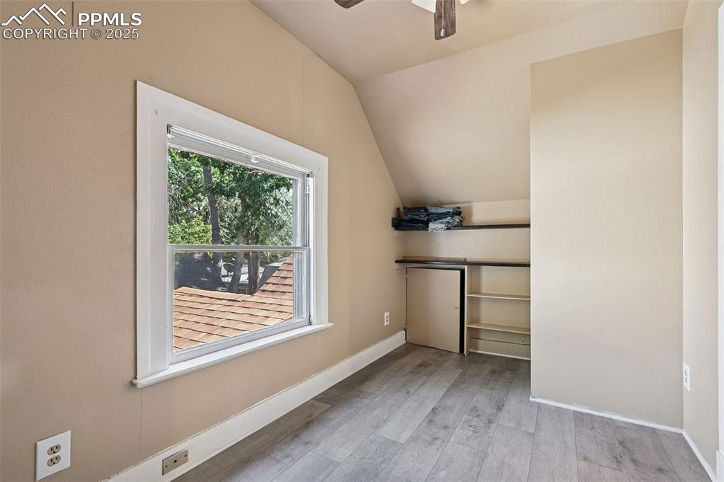 Image 20 of 24: Bedroom