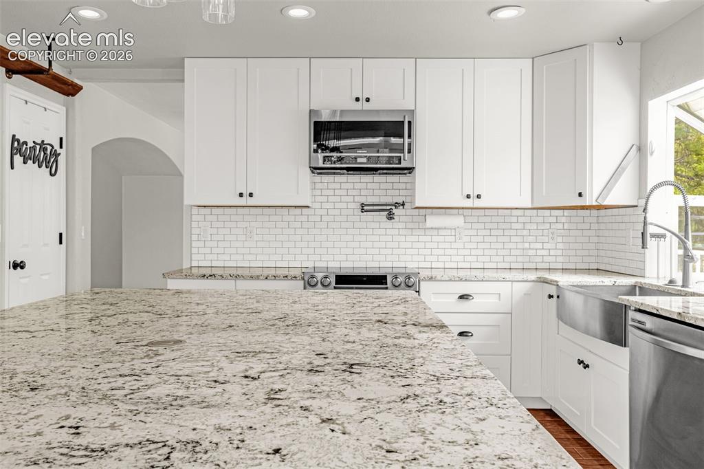Image 11 of 49: Kitchen