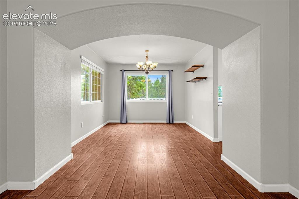 Image 14 of 49: Dining Room