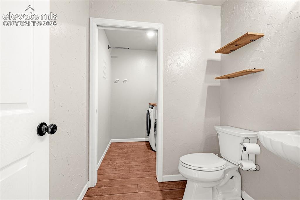 Image 17 of 49: Bathroom