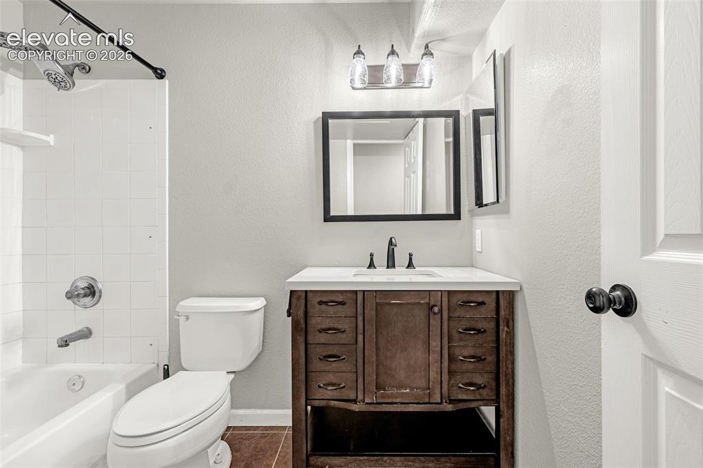 Image 38 of 49: Bathroom