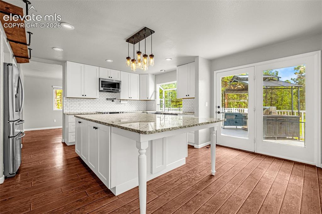 Image 5 of 49: Kitchen