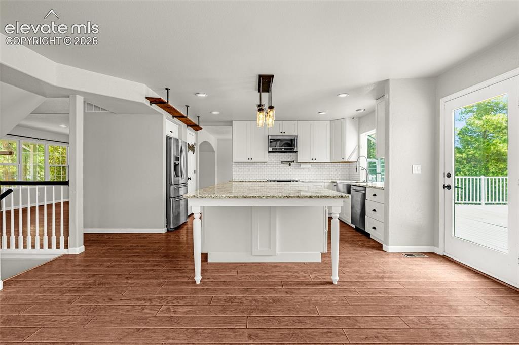 Image 8 of 49: Kitchen