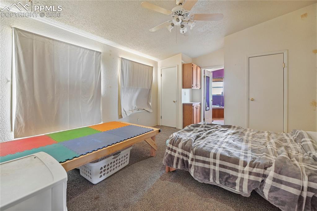 Image 12 of 33: Bedroom