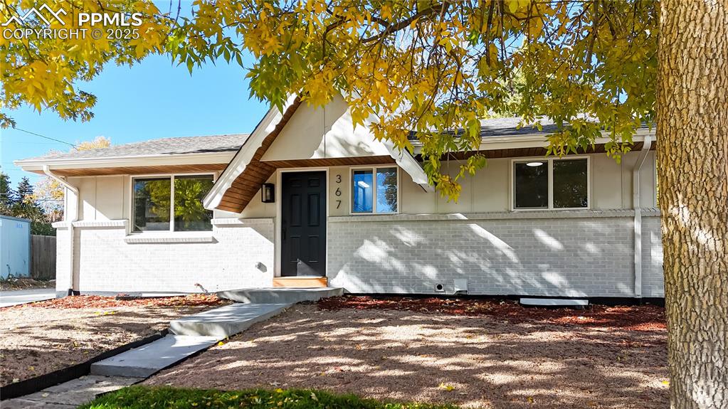 Image 4 of 50: Front of Structure