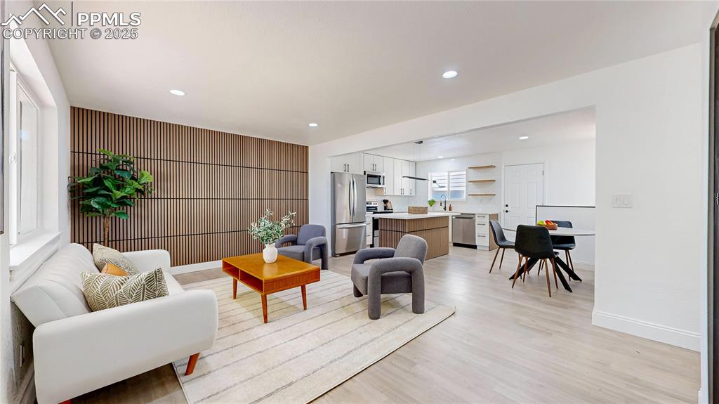 Image 5 of 50: Living Room